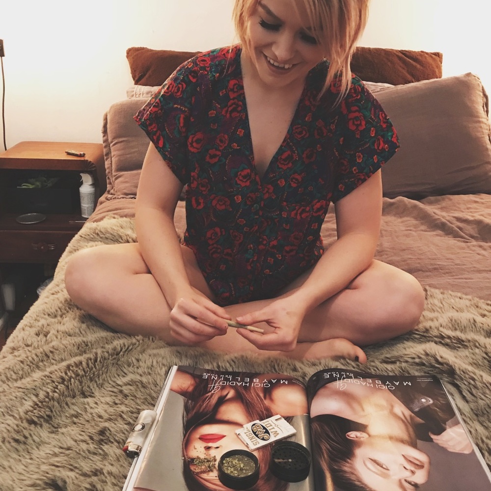 90s Babe silk pj set. - Picture 2 of 3